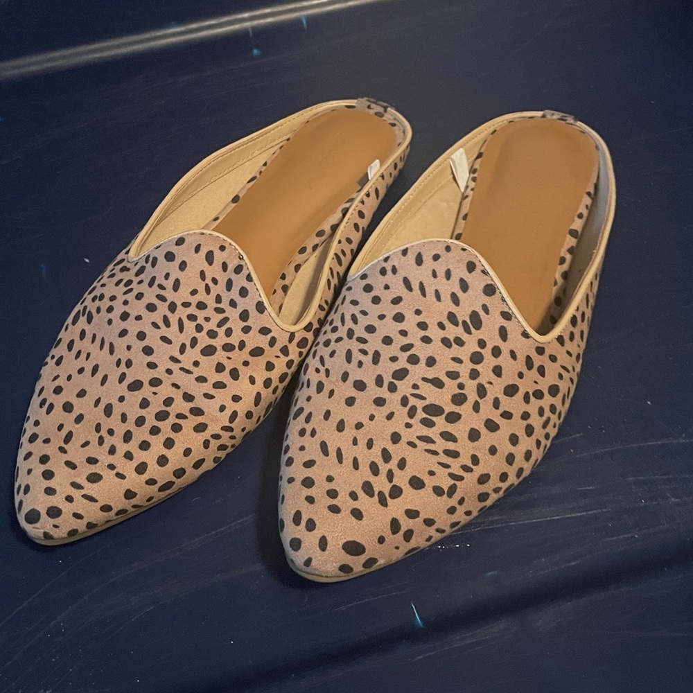 Size 9 1/2 womens “Universal Threads” (Target Brand) slide in Loafer